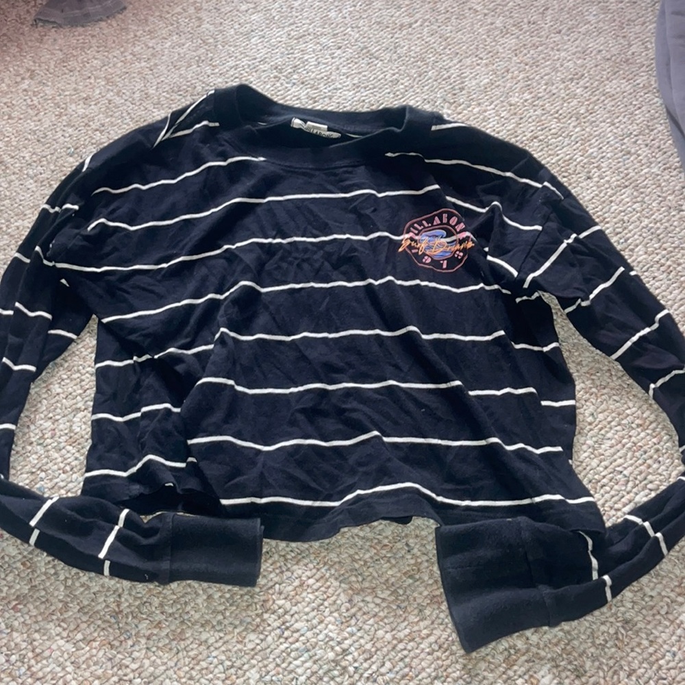 Women medium Billabong long sleeve. Can be a crop top at times.